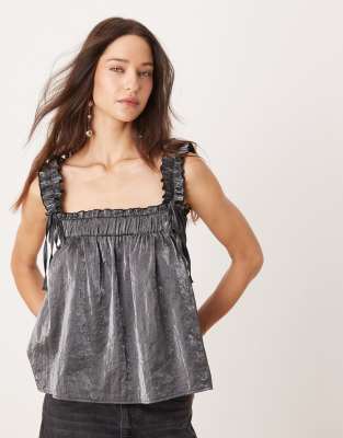 ASOS DESIGN - Camisole-Oberteil in schimmerndem Schwarz mit gerüschten Trägern