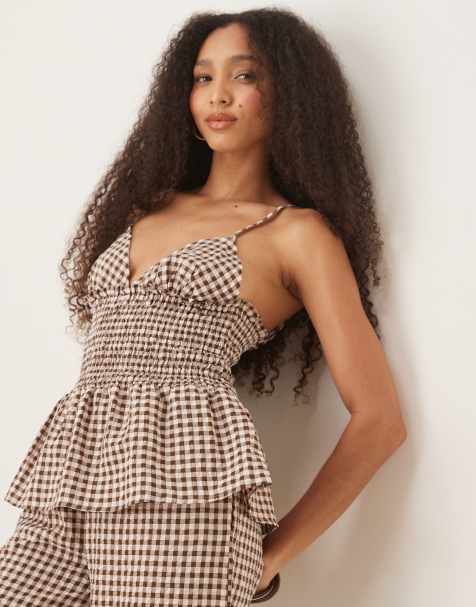 ASOS DESIGN – Camisole-Oberteil mit braunem Vichy-Karo und gesmokter Taille - view 1
