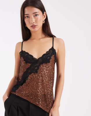 ASOS DESIGN - Camisole-Top in Braun mit asymmetrischem Saum und Spitzenbesatz-Brown