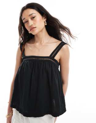 ASOS DESIGN - Camisole-Top in Schwarz mit Knitterstruktur, Spitzeneinsatz und gebundener Rückseite-Weiß
