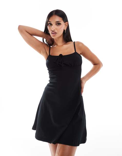 ASOS DESIGN – Camisole-Trägerkleid in Schwarz mit geraffter Brustpartie und ausgestelltem Saum - view 1