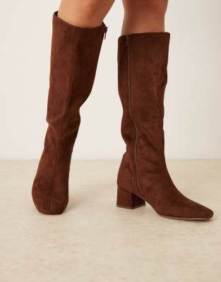 ASOS DESIGN - Canary - Bottes hauteur genou en suédine à talon carré - Chocolat-Marron