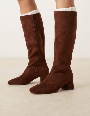 ASOS DESIGN - Canary - Kniehohe Stiefel aus Wildlederimitat in Schokobraun mit Blockabsatz