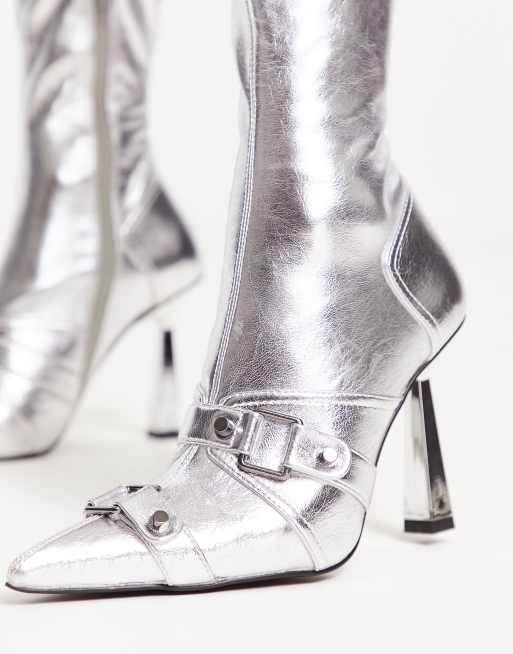 ASOS DESIGN – Cannes – Silverfärgade, knähöga boots med klackar och metalldetalj, 3 av 4