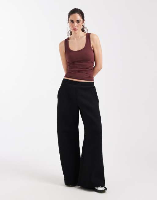 ASOS DESIGN - Canotta a doppio strato color cioccolato a coste morbida con scollo rotondo