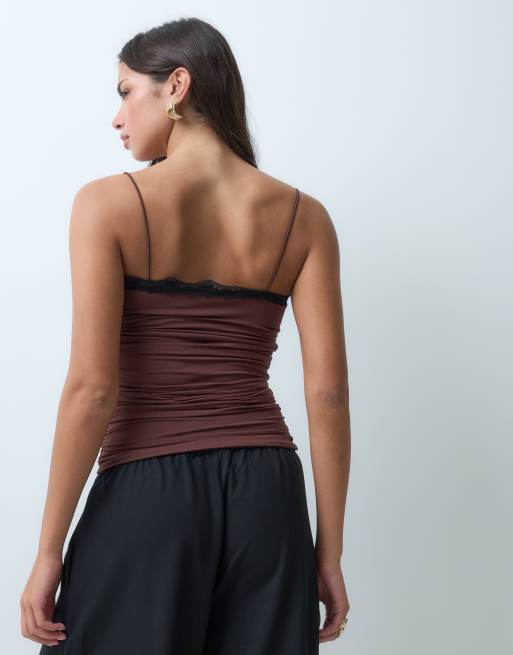 ASOS DESIGN canotta aderente con arricciatura laterale color cioccolato e bordo in pizzo nero, 5 di 5