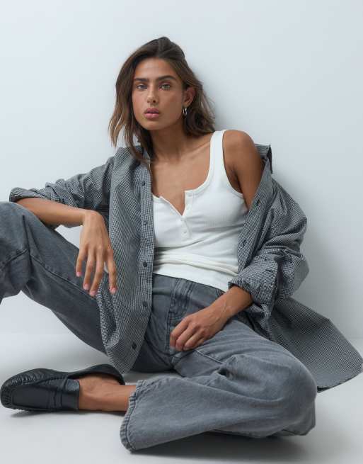 ASOS DESIGN - Canotta color avorio a coste con scollo a barchetta e abbottonatura