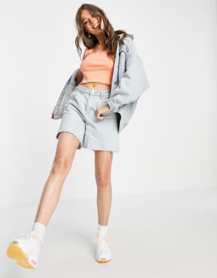 Canotta corta con bordi ondulati, color corallo-Rosa - ASOS DESIGN T-shirt donna  - immagine1