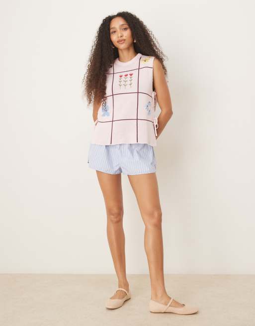 ASOS DESIGN - Canotta stile tabarro girocollo in maglia rosa con ricamo floreale, 3 di 4