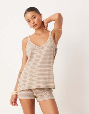 ASOS DESIGN - Canottiera in maglia testurizzata color cammello a righe in coordinato