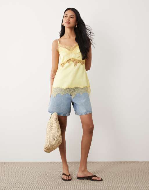 ASOS DESIGN - Canottiera lunga in raso giallo burro con finiture in pizzo, 2 di 4