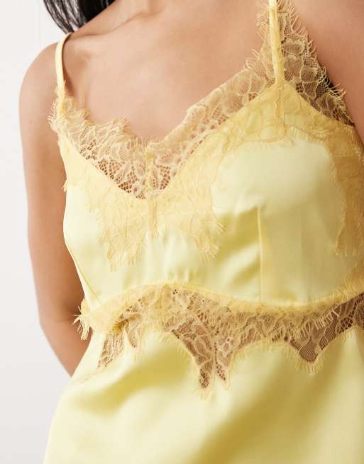 ASOS DESIGN - Canottiera lunga in raso giallo burro con finiture in pizzo, 3 di 4