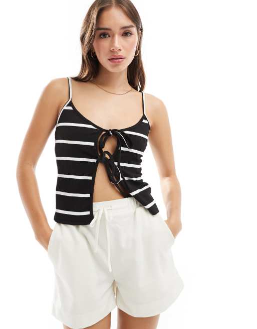 ASOS DESIGN - Canottiera nera a righe bianche a coste allacciata sul davanti