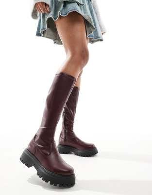 Canyon sock chunky knee boot in burgundy-Red