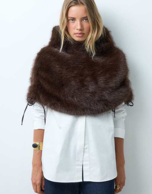 ASOS DESIGN cape écharpe à capuche en chocolat faux-fur, 4 de 4