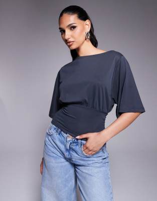 ASOS DESIGN - Cape-Top aus Cupro in Anthrazit mit Bindedetail-Grau