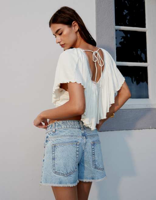 ASOS DESIGN - Cape-top van kreukelstof met gestrikte achterkant in ecru, 2 van 4