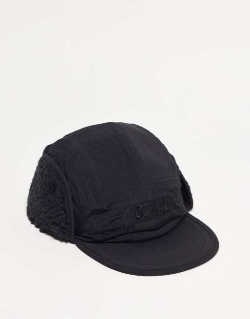 ASOS DESIGN - Cappellino a 5 pannelli nero con fodera in pile borg e  paraorecchie