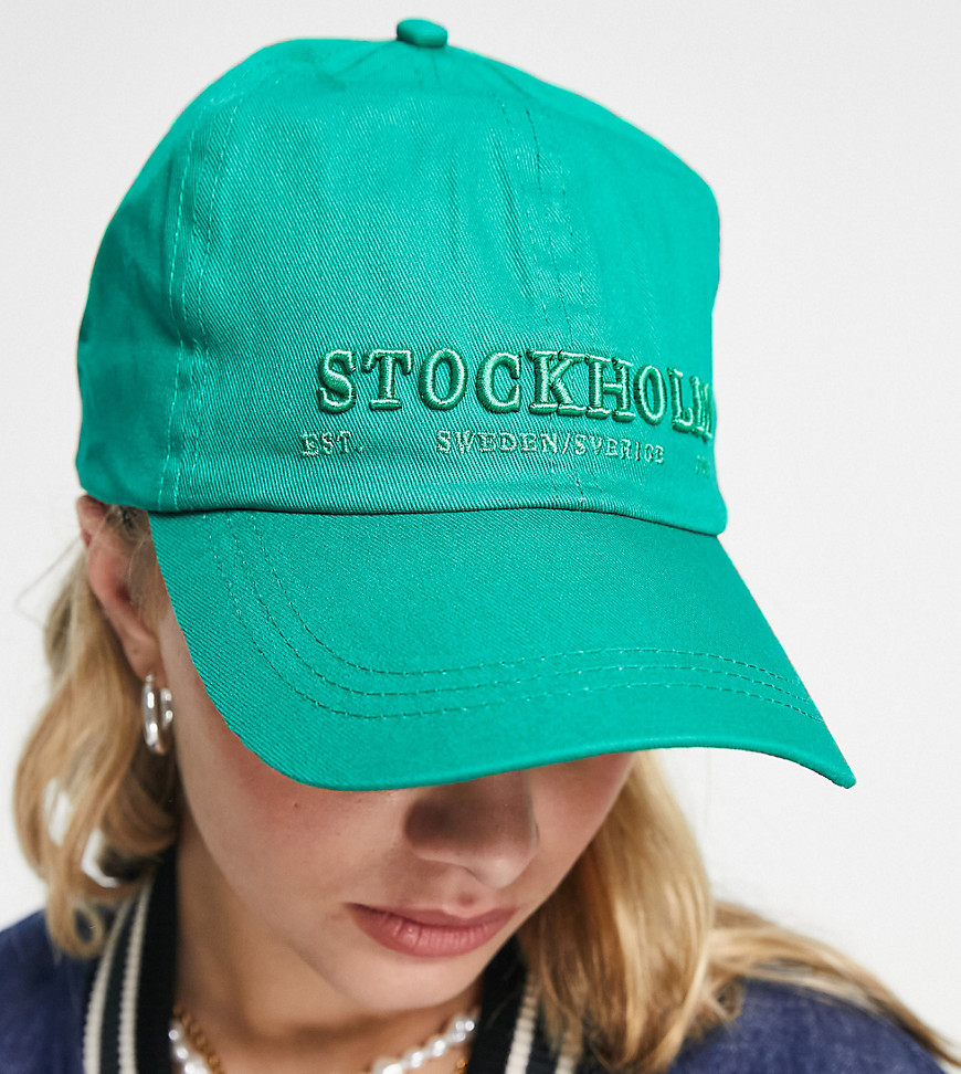 Cappellino verde con scrittaStockholm- ASOS DESIGN Cappello donna Verde