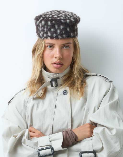 ASOS DESIGN cappello cossack con stampa cervi in pelliccia sintetica, 2 di 4