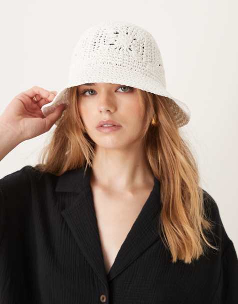 ASOS DESIGN - Cappello da pescatore bianco ripiegabile in paglia all'uncinetto con motivo floreale - view 1