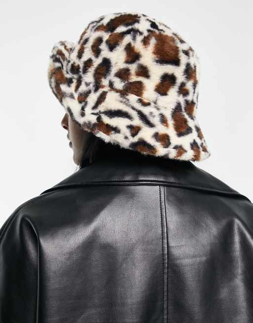 ASOS DESIGN - Cappello da pescatore in pelliccia sintetica con stampa leopardata, 2 di 4