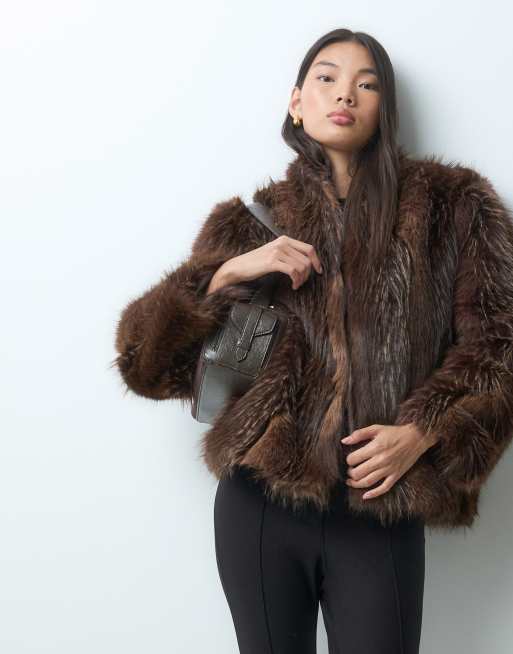 ASOS DESIGN cappotto corto in pelliccia sintetica effetto pelo marrone scuro, 5 di 5