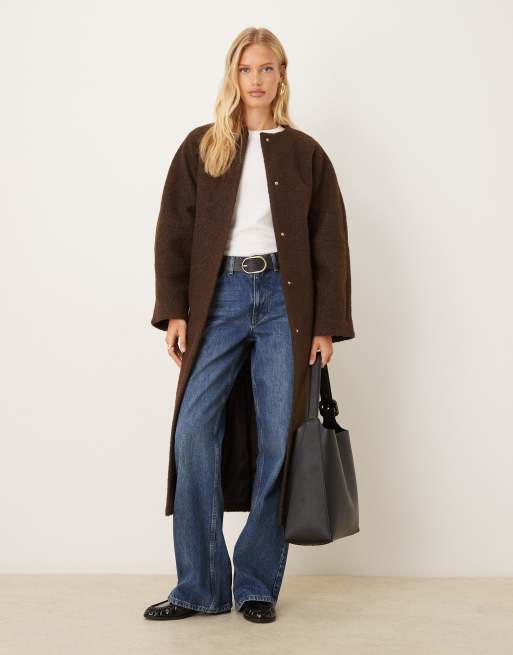 ASOS DESIGN - Cappotto elegante taglio lungo bouclé senza colletto color cioccolato amaro