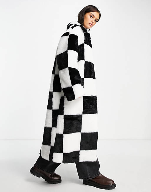 cappotto oversize bianco e neroASOS in Materiale sintetico di colore Nero Asos design petite Donna Abbigliamento da Cappotti da Pellicce e ecopellicce 