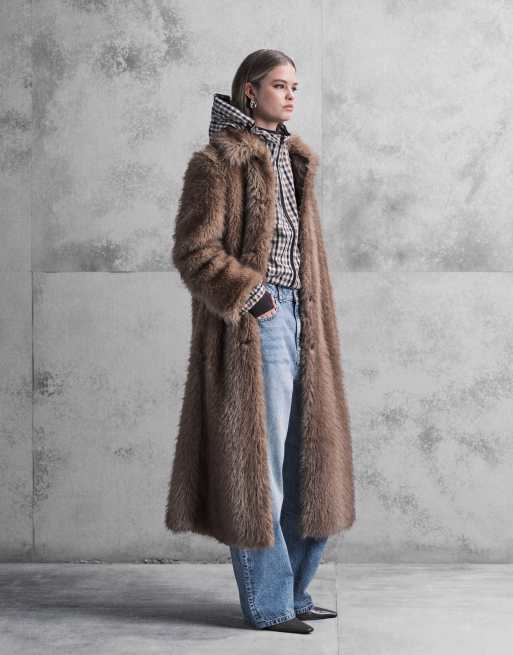 ASOS DESIGN - Cappotto taglio lungo in pelliccia sintetica marrone con profili, 2 di 4