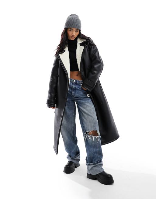 ASOS DESIGN - Cappotto taglio lungo nero allacciato in vita in pile borg doppiato