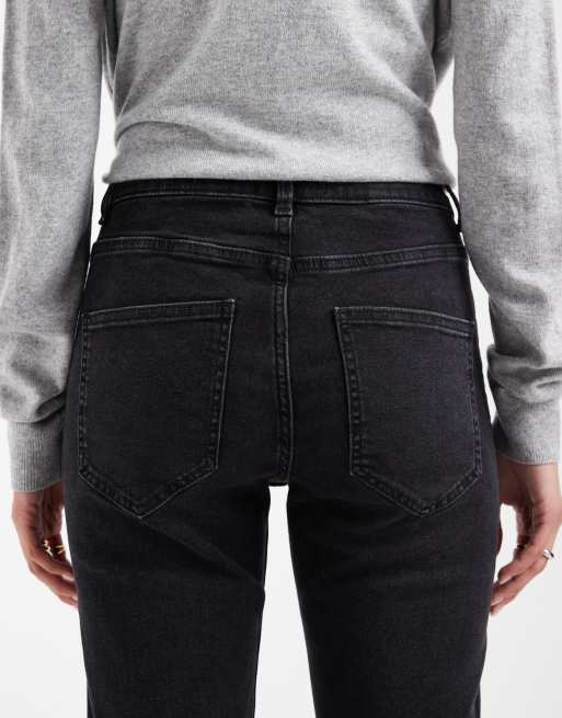 ASOS DESIGN – Capri-Jeans in Schwarz mit Taschen vorne, 4 von 5