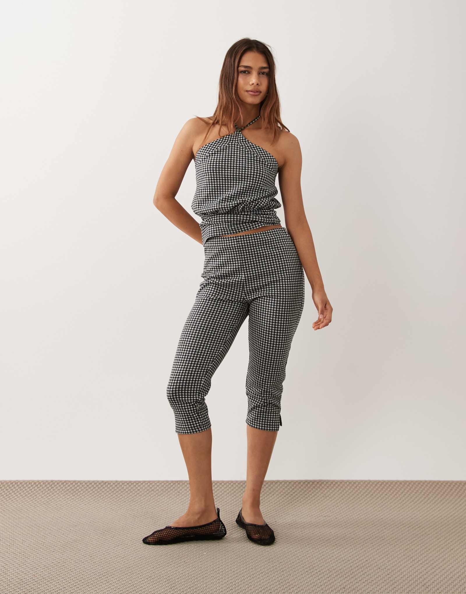 Женские леггинсы капри ASOS Design в черно‑белую клетку