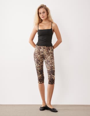ASOS DESIGN - Capri-Leggings mit Leopardenmuster-Bunt
