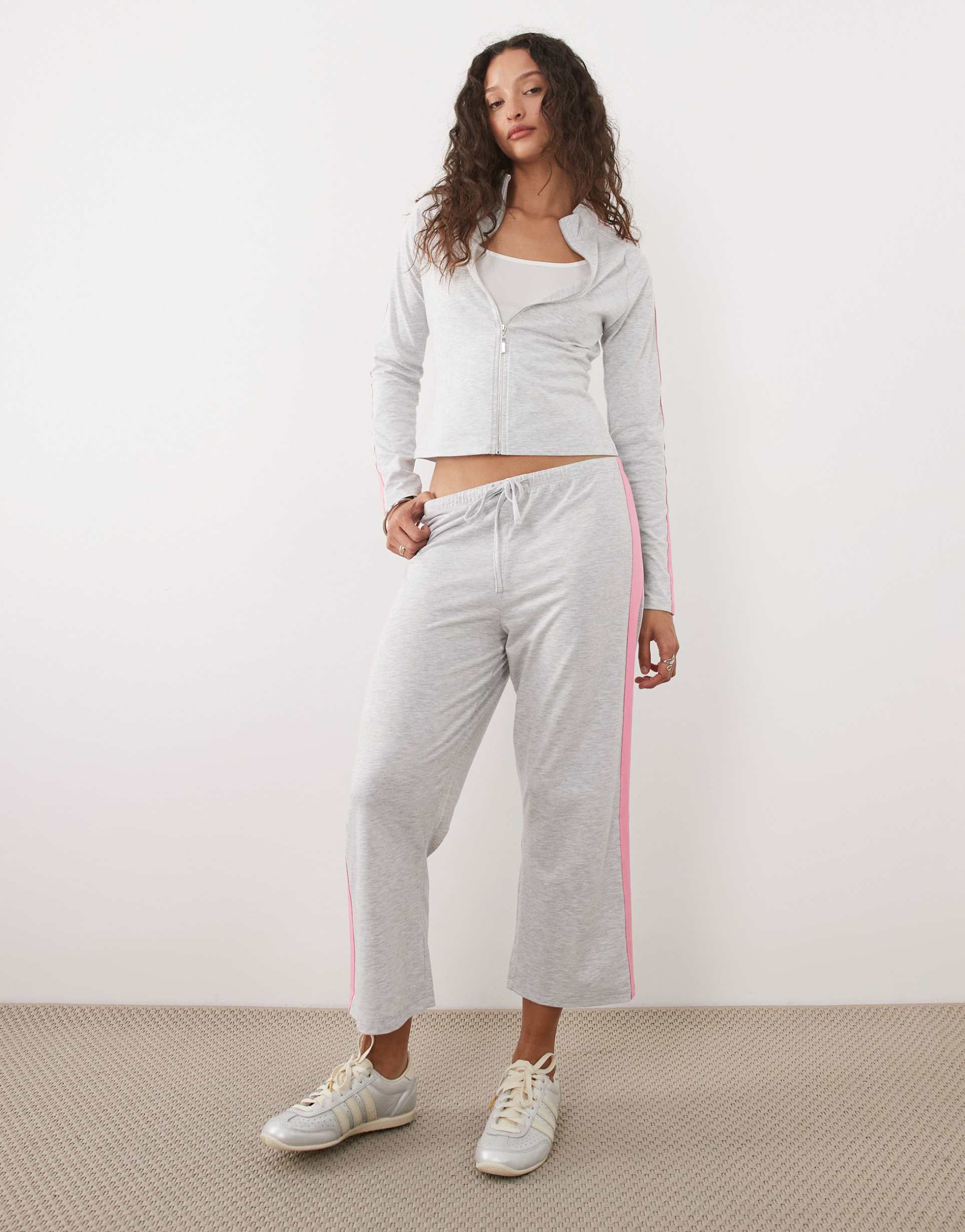asos design capri length sweatpants with contrast pink stripe in gray heather - part of a set