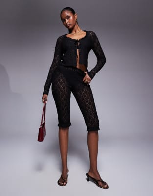 ASOS DESIGN - Caprihose aus Spitze in Schwarz mit Rüschen, Kombiteil