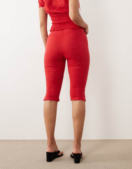 ASOS DESIGN – Caprihose in Rot mit Lochstickerei, Kombiteil, 5 von 5