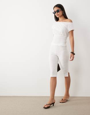 Caprihose in Weiß mit Lochstickerei, Kombiteil Weiß 42