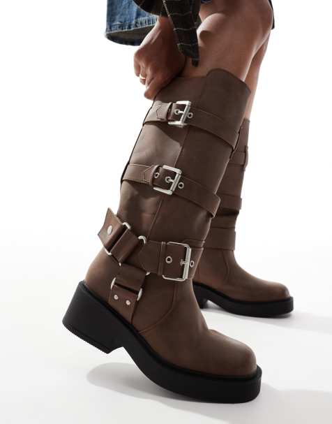 ASOS DESIGN – Captain – Kniehohe Motorradstiefel in Braun mit mehreren Schnallen - view 1