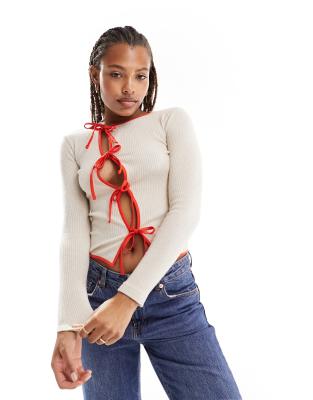 ASOS DESIGN - Cardigan asimmetrico a coste spazzolato color crema con fiocchi