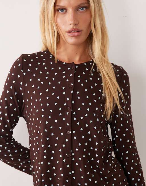 ASOS DESIGN cárdigan de pijama mix & match con estampado integral de corazones en chocolate, 4 de 4