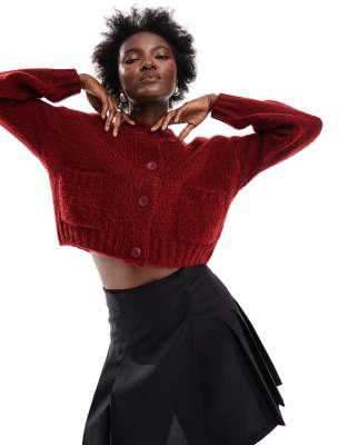 ASOS DESIGN - Cardigan girocollo bordeaux con tasche