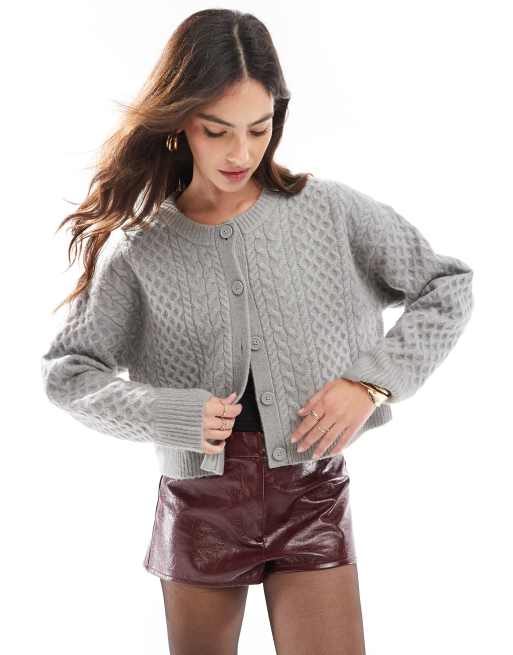 ASOS DESIGN - Cardigan girocollo in maglia a trecce grigio chiaro