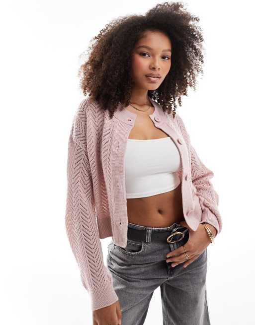 ASOS DESIGN - Cardigan girocollo taglio corto rosa in maglia con motivo a spina di pesce