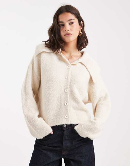 ASOS DESIGN - Cardigan in bouclé con colletto morbido color crema