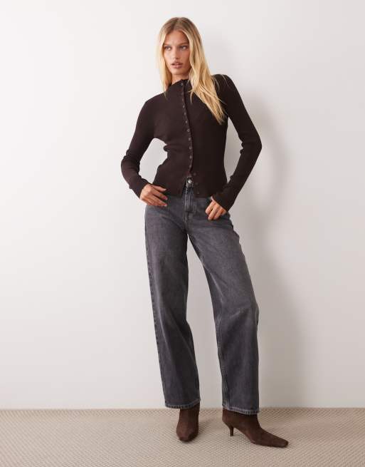 ASOS DESIGN cardigan in maglia a coste con collo integrato e chiusura con bottoni in chocolate, 2 di 4