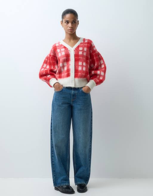 ASOS DESIGN cardigan in maglia con scollo a V e maniche a palloncino a quadri rossi, 3 di 5