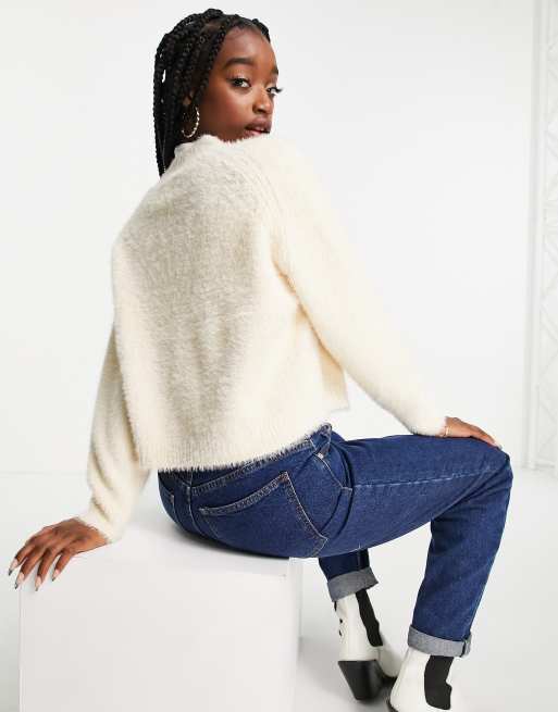 ASOS DESIGN - Cardigan in maglia super soffice con scollo a V color crema, 2 di 4
