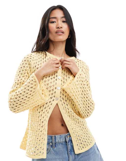 ASOS DESIGN - Cardigan in maglia traforata all'uncinetto color latticello con scollo a barchetta