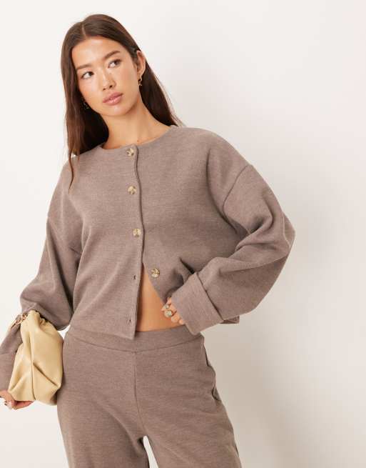 ASOS DESIGN - Cardigan morbido al tatto con bottoni color moka in coordinato